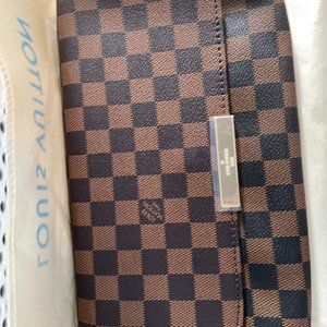 Checked chain purse - NOT AUTHENTIC LV